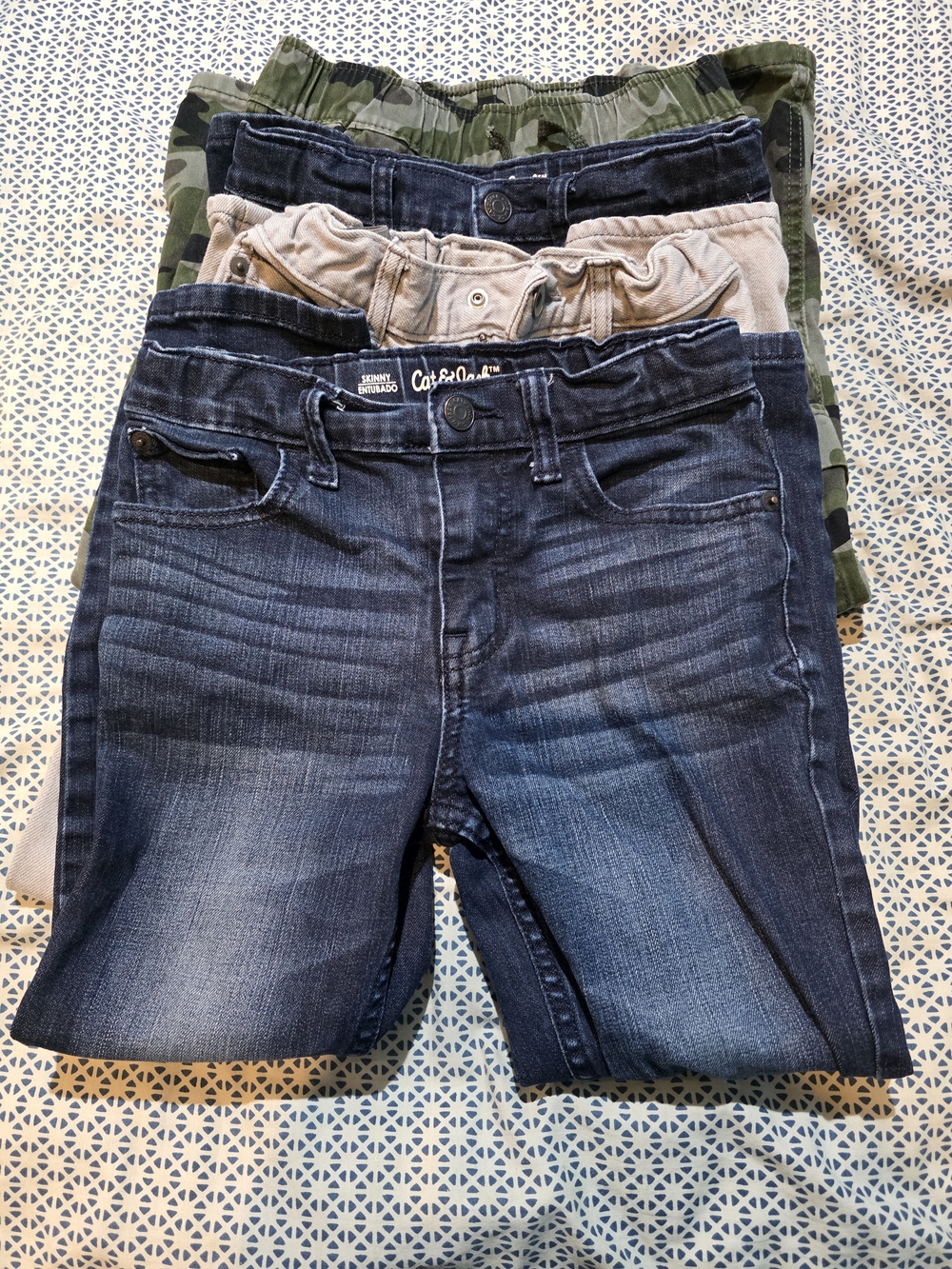 4 Pack Cat & Jack & Children's Place Dark Blue Gray Skinny Jeans & Camo Joggers